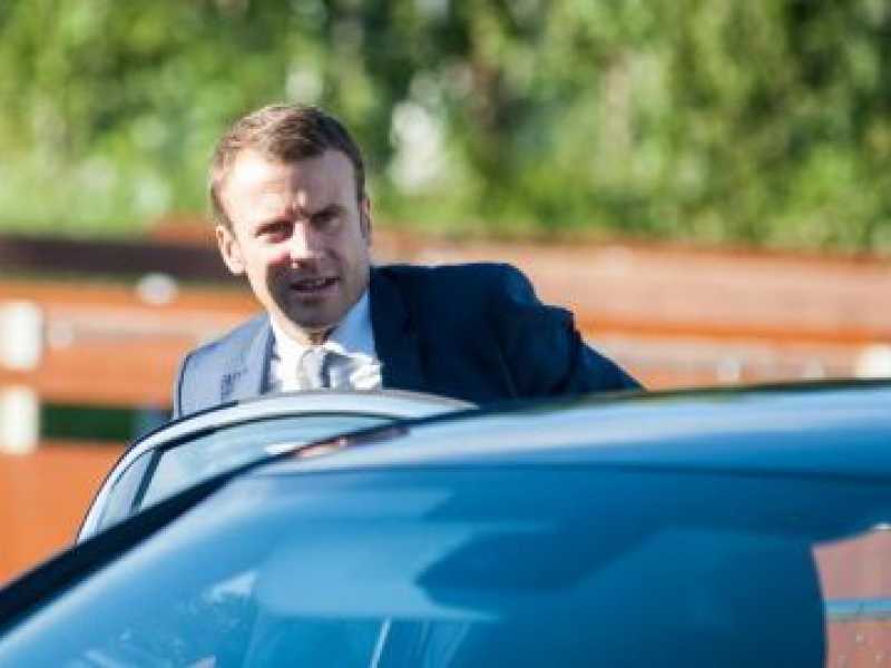 Il ministro dell'Economia francese Emmanuel Macron (foto LaPresse)