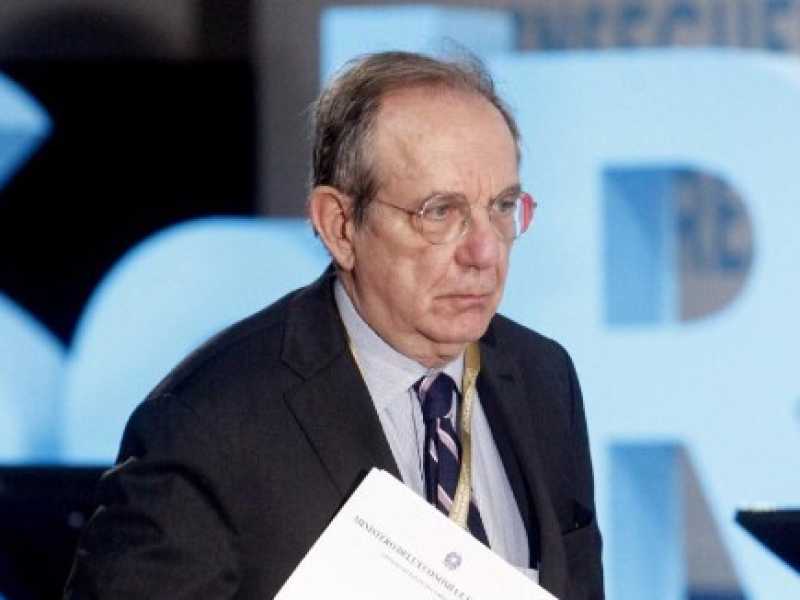 Il ministro dell'Economia Pier Carlo Padoan (foto LaPresse)