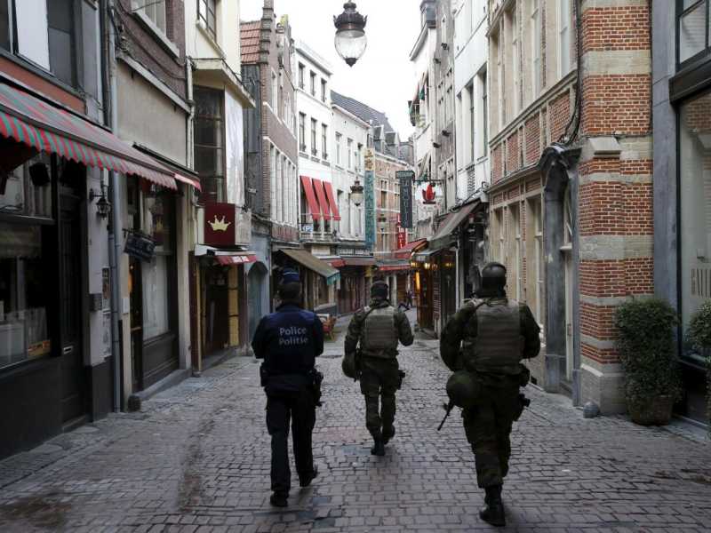 Soldati per le vie di Bruxelles (LaPresse)