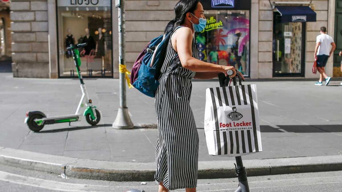 Immagine di Altro che mascherina, intanto vi stende il monopattino