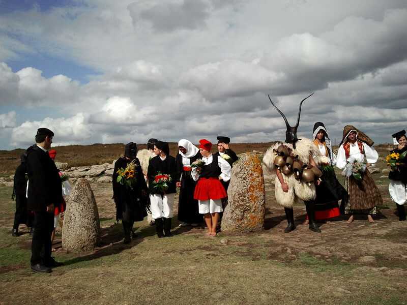Il turista si sentiva un intrepido Indiana Jones tra i nuraghi, pregustava il tuo racconto agreste osservandoti con il cipiglio del civilizzato alla ricerca del primitivo e dell&rsquo;etnico