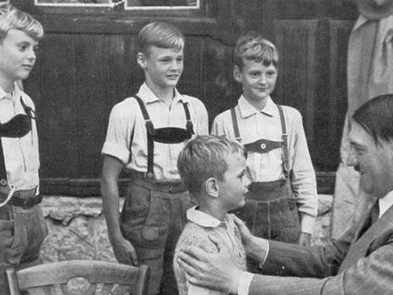 I giovani tedeschi pensano che Hitler sia un protettore dei diritti