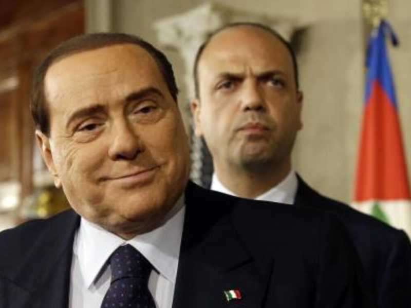“Sinite Alfanulos venire ad me”. Il Cav. tratta la pace e spaventa i suoi