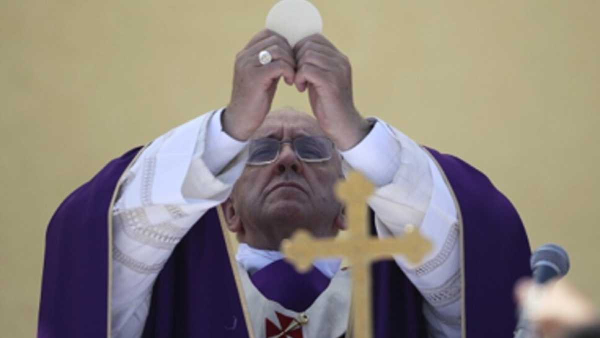 Immagine di Che cosa devo pensare, io fuori della comunione, dell’ostia ai peccatori?