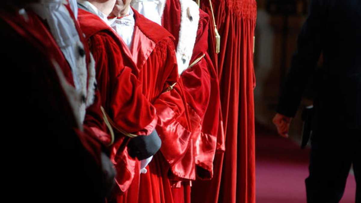 Immagine di Cari Prof, fermate la casta dei giudici