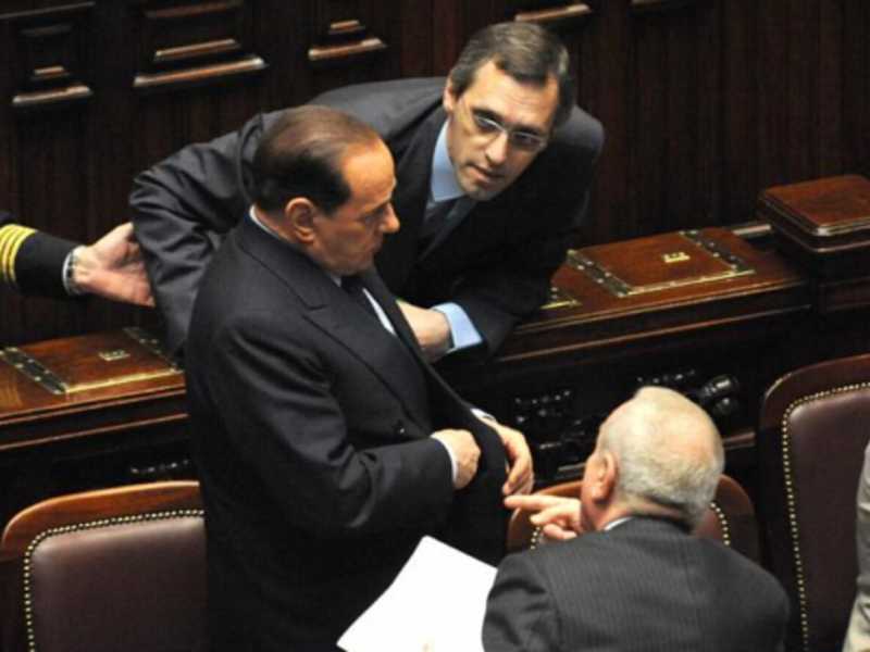 Tirare la corda o fare il governo? Il Cav. fra due linee e due consiglieri