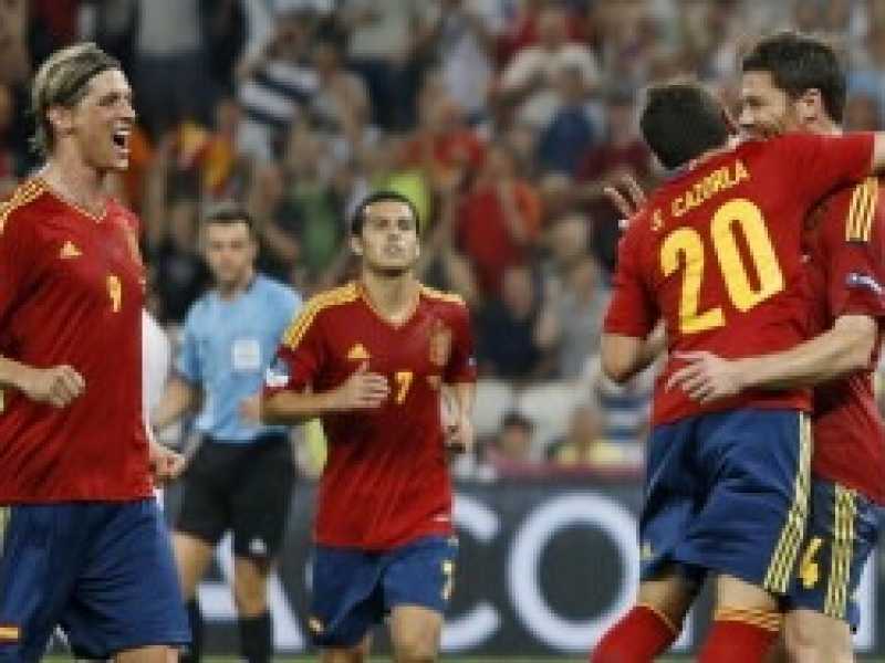 La Spagna gioca da sola contro la Francia e si merita la semifinale