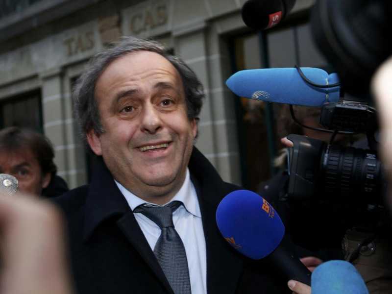Nemica Merkel, riconquistare Ramadi e Michel Platini. Di cosa parlare stasera a cena