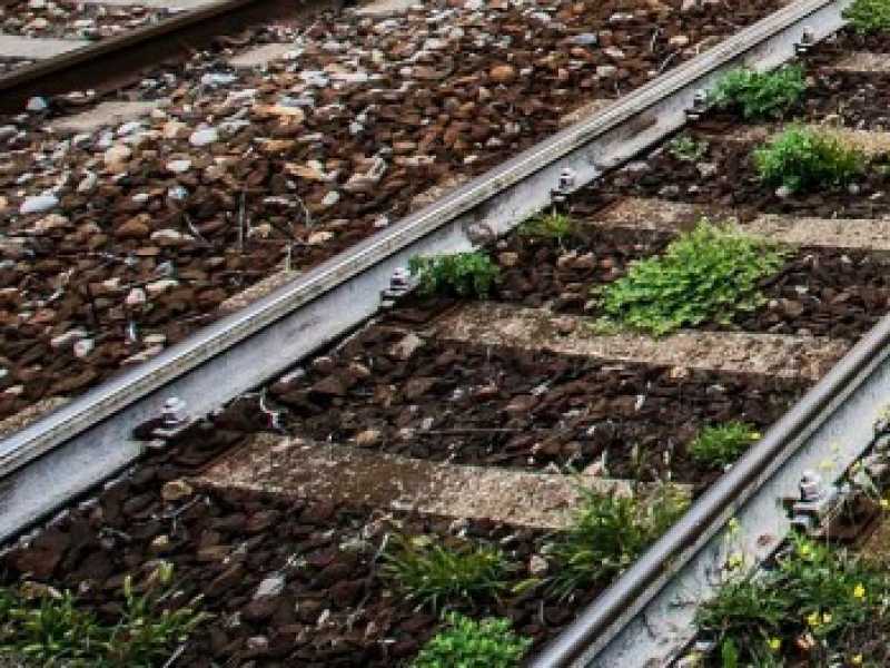 Una speranza nella tragedia dei due anziani travolti da un treno