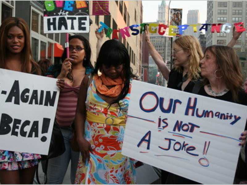 La frontiera dei diritti è la “transfobia”, in attesa dell’estinzione dei generi