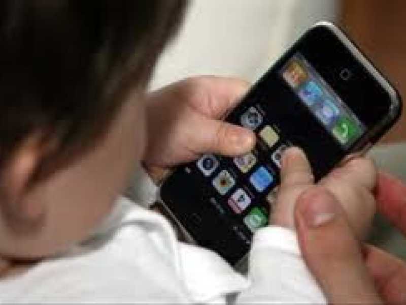 Numero uno: “Il telefono non è tuo”. Pedagogia applicata all’iPhone