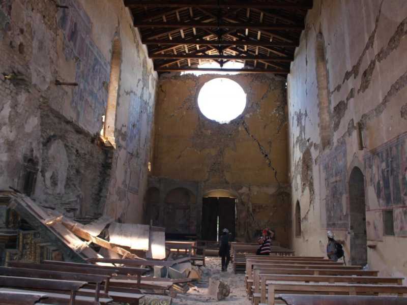 Terremoto, la chiesa distrutta ad Amatrice (foto LaPresse)