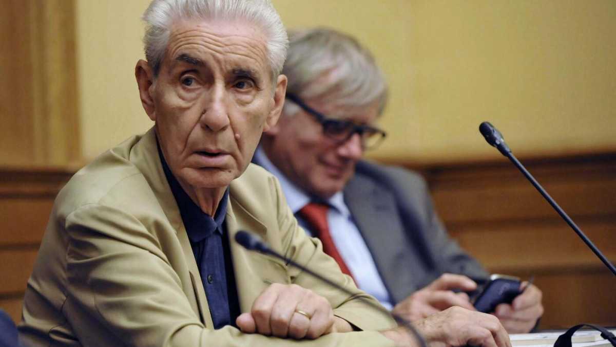 Immagine di Parrucconi e soldatini in guerra per difendere la loro fiaba costituzionale