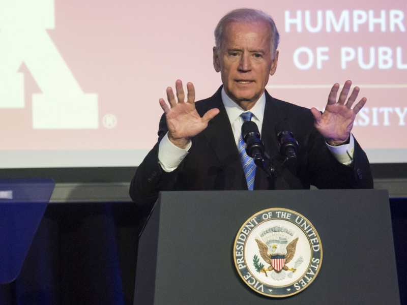 Assad a Mosca, la rinuncia di Biden e la Ferrari a Wall Street. Di cosa parlare stasera a cena