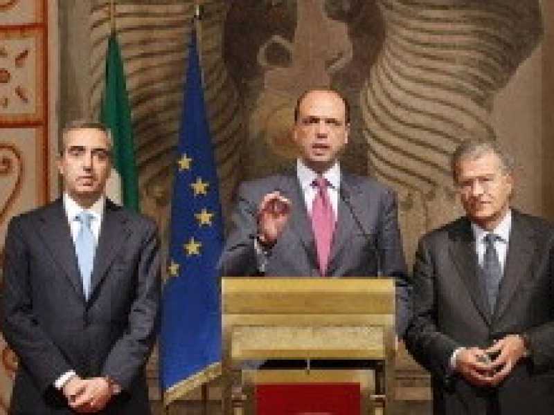 Le ubbie del Cav. e malumori di corte