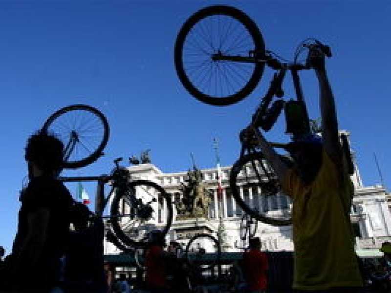 Vai al lavoro in bici? In Francia ti danno 0,25 euro a chilometro