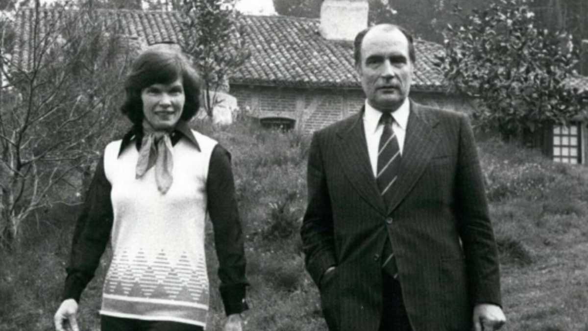 Immagine di Arrivano le lettere d’amore di Mitterrand. Passioni, malattie, e una sinistra che aveva un progetto