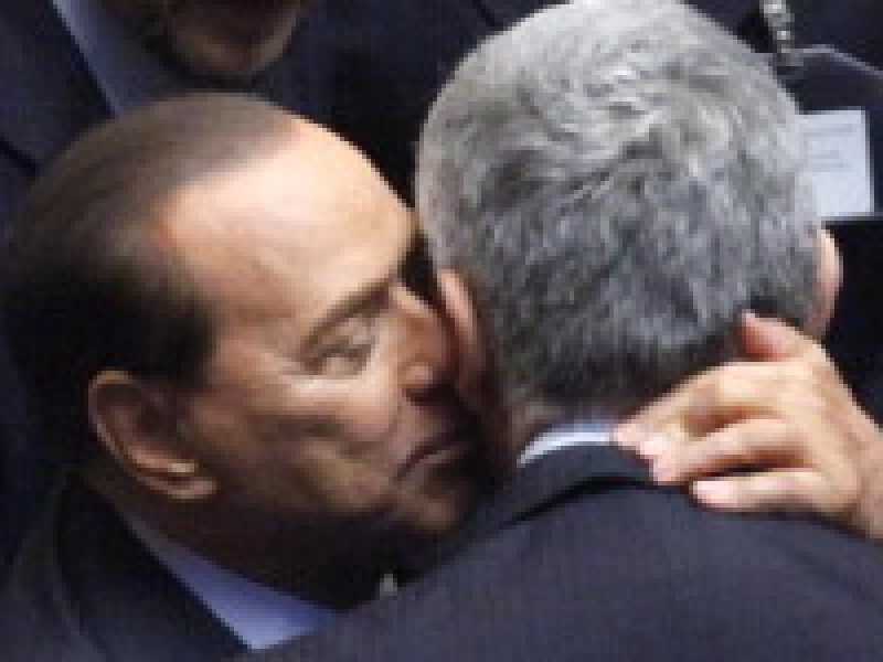 Tutte le trame di Berlusconi e Casini