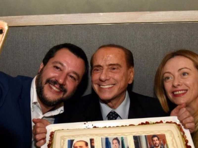 L'allegrezza apocrifa e l'urtante estraneità d'una sequenza fotografica