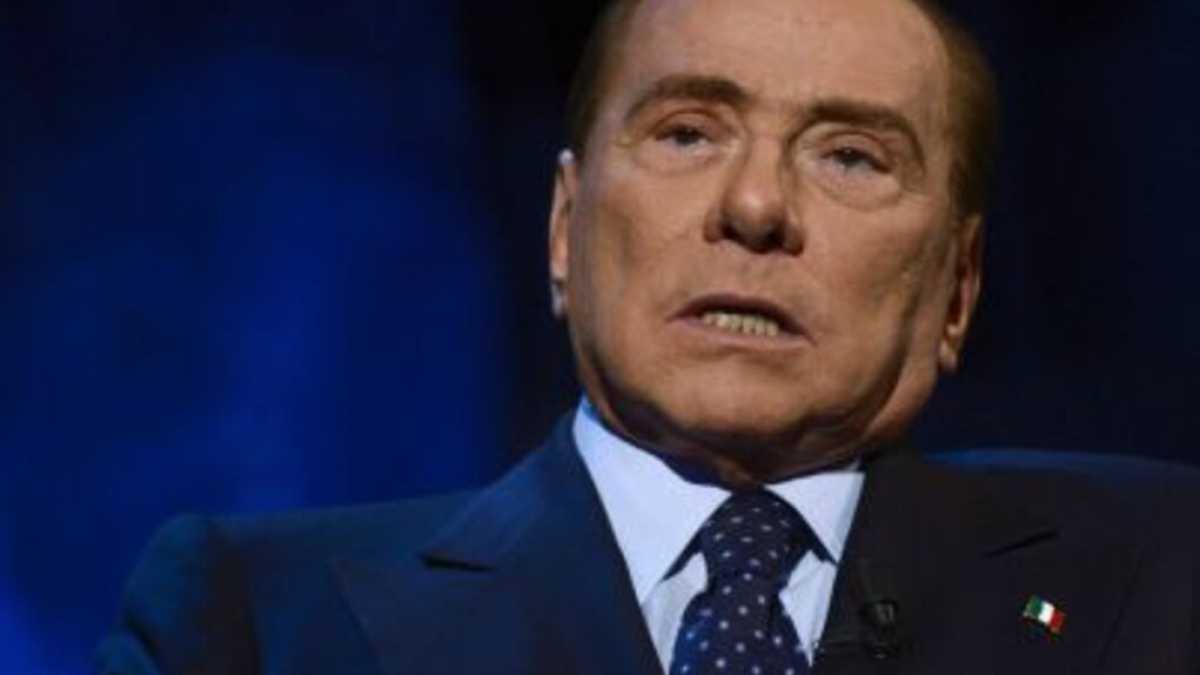 Immagine di Berlusconi come Maria Antonietta
