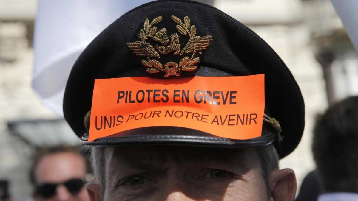 Immagine di Più che la Le Pen è Air France a dare un brutto colpo a Hollande