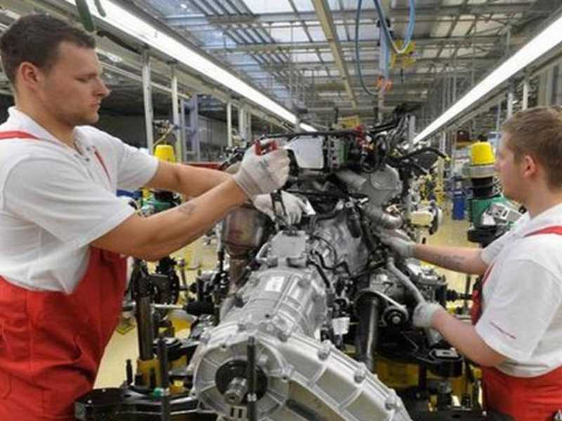 Ad aprile cala la produzione industriale: -0,3 per cento