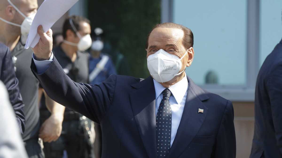 Immagine di Le schedature cinesi e l'uscita di Berlusconi dal San Raffaele