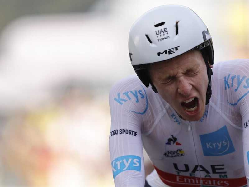 L'estasi di Tadej Pogačar (che ha vinto il Tour de France)
