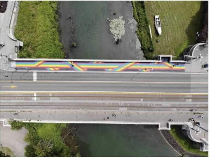 Una pioggia per cancellare l'arcobaleno lgbt