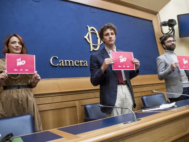 Da Cuperlo alle Sardine. Le brigate del No al referendum nel segno di Che Guevara
