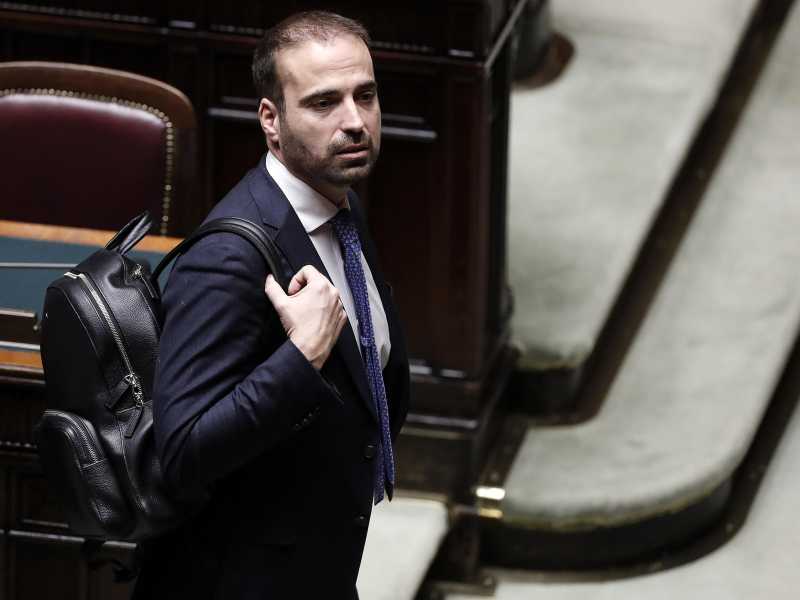 "Sette ore di fila per un tampone? Anche questo è il prezzo del No al Mes". Parla Marattin