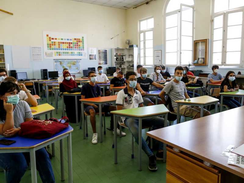 Se sarà lockdown, salviamo le scuole. Gay e libertà, ci scrive Scalfarotto