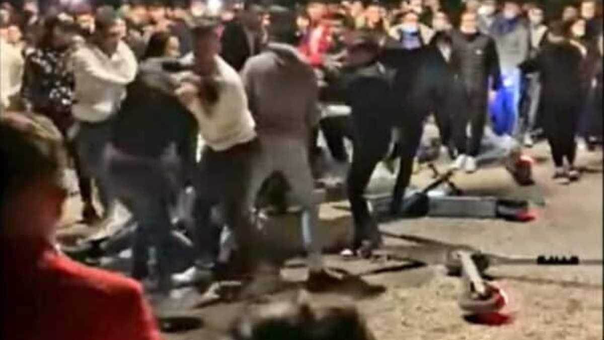 La "megarissa" e la bufala sui social. Così è partito l'assembramento a Roma