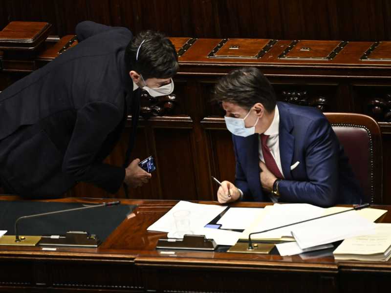 Il ministro della Salute Roberto Speranza e il premier Giuseppe Conte (foto Lapresse)&nbsp;<br />
