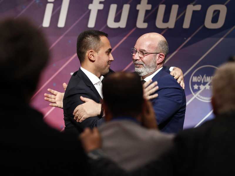 "Te piace o' direttorio?". Natale in casa M5S: Crimi tratta sul futuro di Rousseau