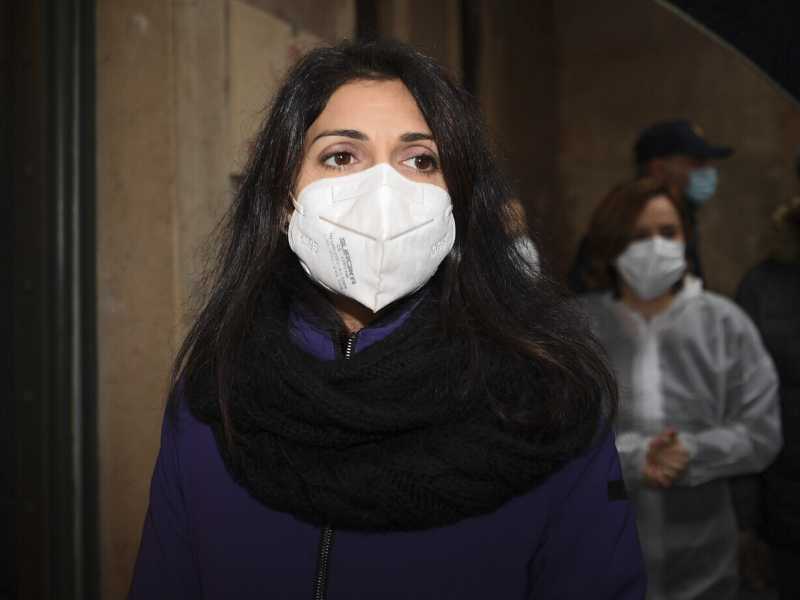 La Befana di Virginia Raggi, con messaggio ai bimbi su Facebook