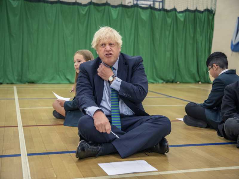 Boris Johnson visita la Castle Rock School a Coalville (Jack Hill/Pool photo via AP)&nbsp;<br />