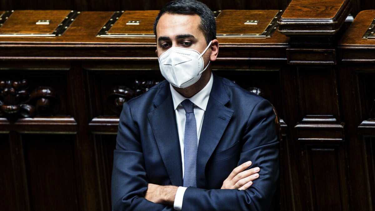 Immagine di Lo show dei grillini tra Renzi e il Cav.