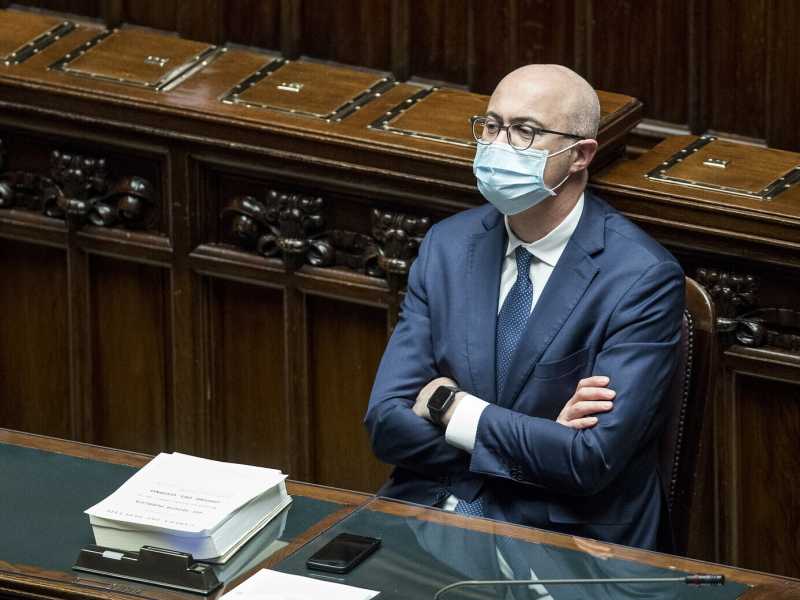Falso allarme. Il ministro D'Incà è negativo al Covid