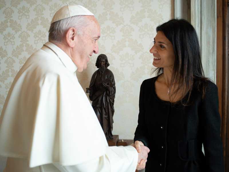 "Qui il Papa è no mask". L'imbarazzo e la paura dei politici ricevuti in Vaticano