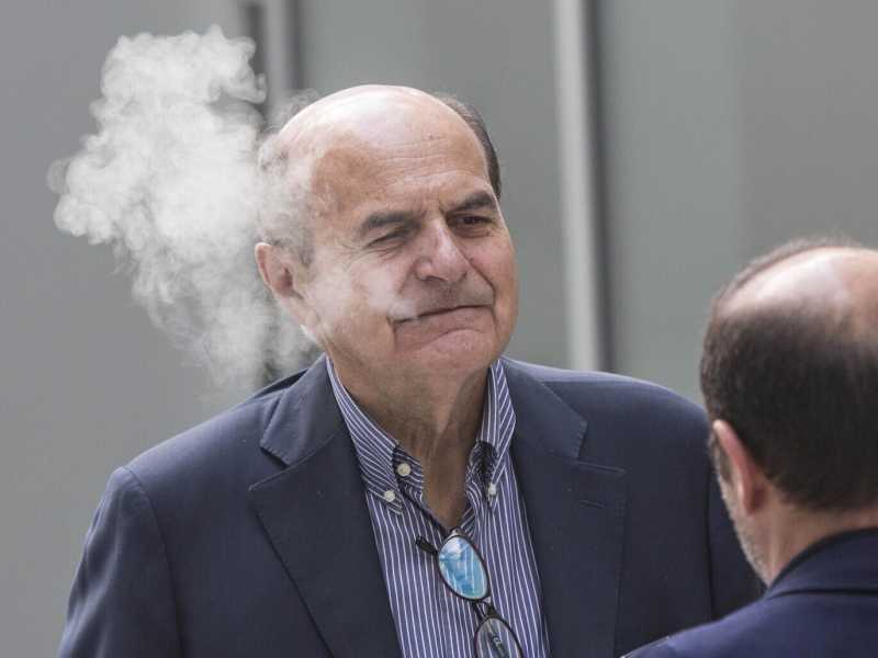 Bersani: "Renzi è un pifferaio che porta a sbattere. Il paese lo detesta"