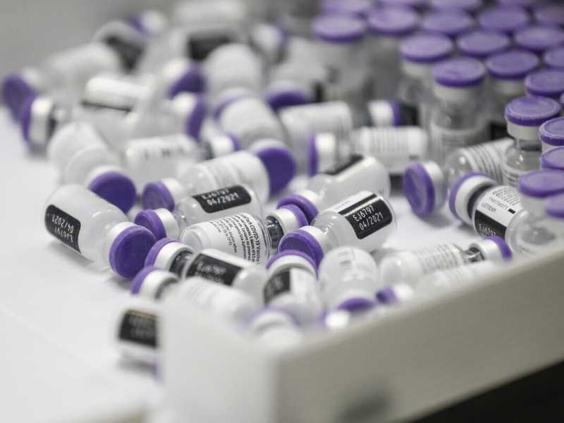 Pfizer consegnerà il 29% di dosi in meno. Arcuri: "Ci ripensi o prenderemo provvedimenti legali"