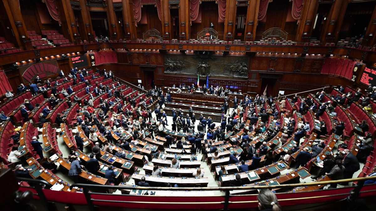Immagine di Chi vaccinare subito. Lo spettacolo della crisi parlamentarizzata