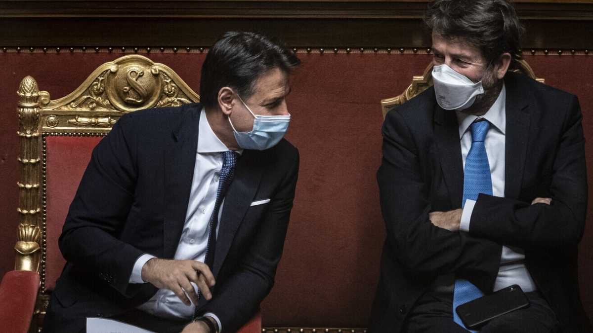 Immagine di L'assalto a Italia viva, il soccorso degli eletti all'estero. Così Conte prova a resistere