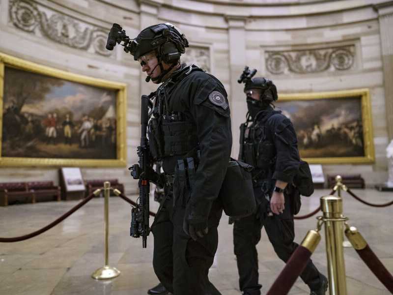 L'inaugurazione allo specchio