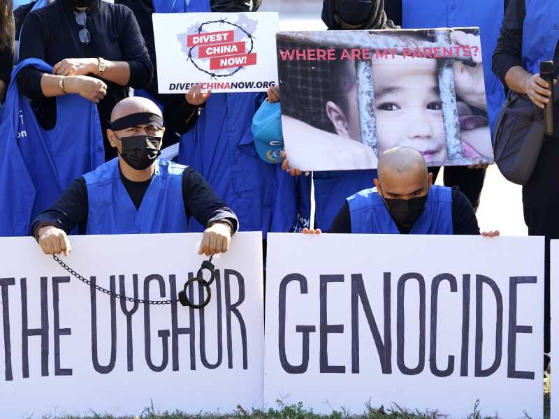 Manifestazione contro la Cina e il genocidio degli uiguri, davanti alla Casa Bianca lo scorso ottobre (foto LaPresse)