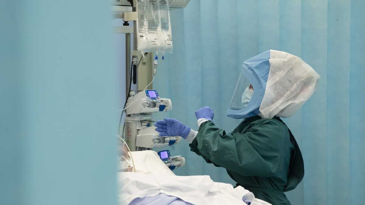 Immagine di Quanto duro ha colpito il virus? Guardare i morti in eccesso