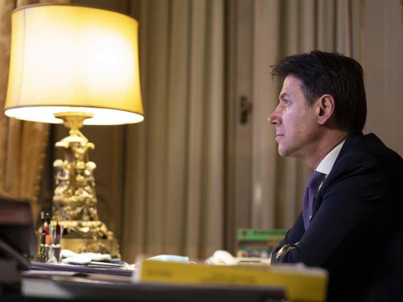 Conte nel labirinto della doppiezza