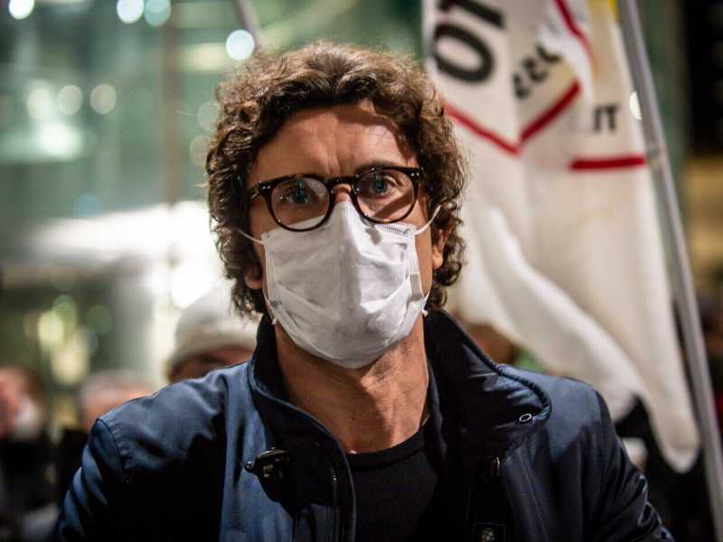 Toninelli spiega la linea di Conte: "Meglio le elezioni che un nuovo governo con Renzi"