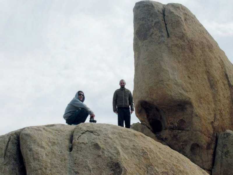 Piero e Pierre, due artisti su un balcone nel giorno più freddo di Los Angeles
